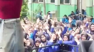 Kira-kira kk ini mikir apa ya? Kok serius banget ????????