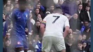 Di kandang Chelsea, tim lawan tak boleh pakai kaos kaki putih!
