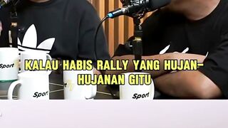 SEBUAH TIM DI LUAR MEMBUAT BAN KHUSUS UNTUK LINTASAN HUJAN DI INDONESIA