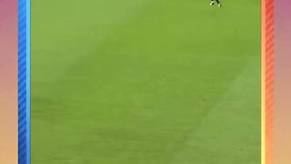 Aksi memukau Mohamed Salah saat melewati lawan dengan tenang