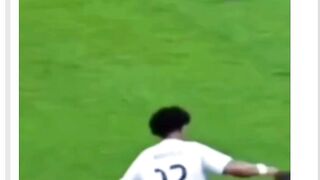 Ronaldinho bukan cuma pemain… dia adalah hiburan hidup di lapangan ????⚽