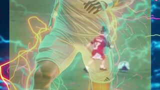 Momen santai Justin Hubner bermain dengan anak di lapangan sebelum laga dimulai #Timnas #Hubner