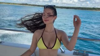 ???? Single, fun, and waiting for you.