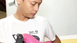 Ada titik titik di ujung doa solo gitar