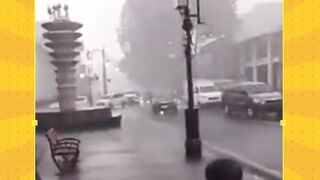 Detik-detik kawanan hantu menyebut nama Tuhannya saat hujan angin di Bandung