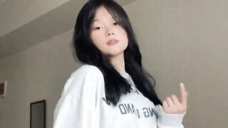 Cute girl Mariane Duran dance in TikTok