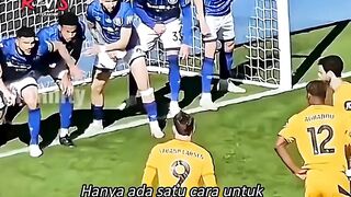 Jangan Asal Tendang! Ini Cara Bobol Pagar Betis Rapat