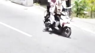 wkwkwk mau ketawa takut dosa