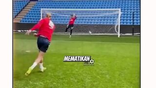 Pemain dengan power shoot paling keras!????