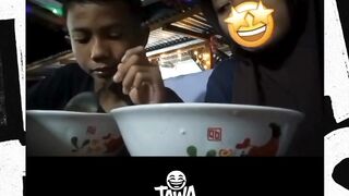 lurusin dulu dek pipisnya wkwk