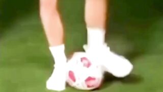 Özil merupakan pemain yang berbeda