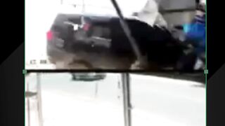 terekam CCTV detik-detik kecelakaan di Kab. Katingan, Kalimantan Tengah Senin siang (06/04)