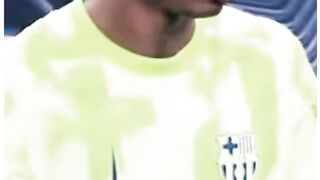 Masih muda, tapi dribble-nya udah bikin pemain senior kehilangan arah