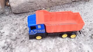 5 Power Ranger Berkeliling Naik Truk Pasir