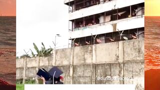 anaknya membanggakan , pasti haru dan bangga orangtua nya