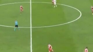 Bayern's Aggression Pays Off with Kane's Stunning Goal