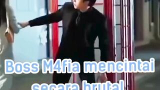 Bos mafia jatuh cinta