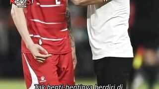 Definisi pelatih yang 'hidup' bareng pemain di lapangan