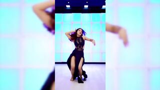 Indian Girl Mihika Mishra Dance 6