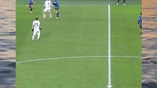 Ada momen di mana sepak bola bukan sekadar permainan, tapi tentang harmoni di atas lapangan.