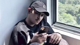 Uang 50K di di tsngan laki