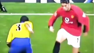 Cristiano Ronaldo vs Ashley Cole adalah salah satu pertempuran individu paling brutal yang pernah dilihat oleh sepak bola modern
