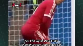 Doue buat Van Dijk ulangi pose stecu ikoniknya untuk hancurkan Liverpool di UCL ????????