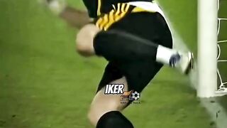 Kiper yang membuat messi nangis frustasi! ????