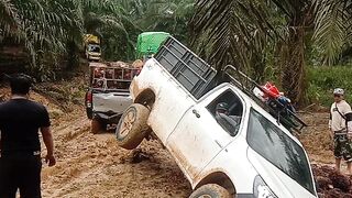 Hilux car, slipped into the river and almost overturned ????