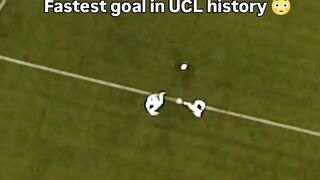 Gol tercepat dalam sejarah UEFA Champions League dicetak oleh Roy Makaay.