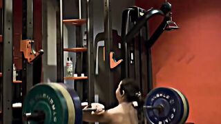 When She Walks Into the Weight Room ????????