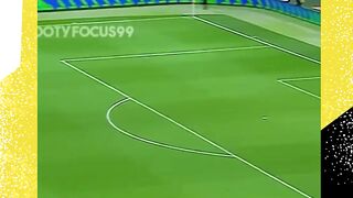 Ada yang tahu kenapa Szczesny malah membiarkan bola masuk?