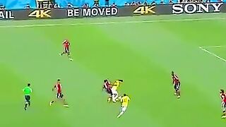 David Luiz showed Neymar how to take a long-range free kick