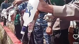 Cara Buang Alkohol yang salah