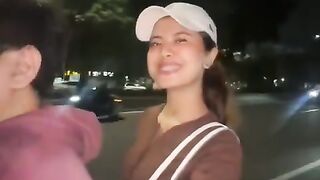 Dikeluarin dijalan dong, bikin ga tahan