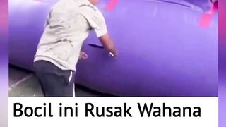 Aksi anak kecil ini membuat rugi orang lain 2