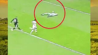 ⚽️ Kiper cedera, tapi lawan tetap cetak gol… Menurut kamu ini masih fair play atau sudah kelewatan? ????