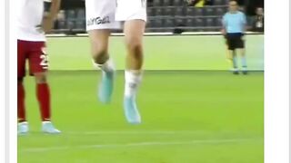 Kadang penalti bukan soal kekuatan… tapi soal kecerdikan. ????⚽