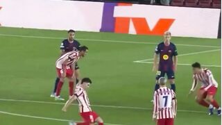 Tendangan bebas Julián Álvarez ke gawang Barcelona merupakan salah satu momen ikonik dalam kariernya,