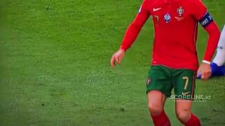 Orang-orang tidak akan pernah melupakan apa yang  Ronaldo lakukan kepada Rüdiger. 2