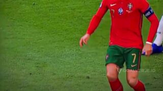 Orang-orang tidak akan pernah melupakan apa yang  Ronaldo lakukan kepada Rüdiger. 3