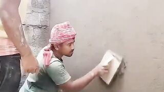 ADA SESUATU DIDALAM DINDING ????