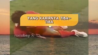 Pesepak bola yang karirnya tiba-tiba terganggu karena cedera.