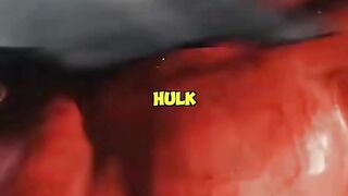 ada yang tau kenapa lukanya sampe kebawa wujud manusia sedangkan hulk  hijau engga