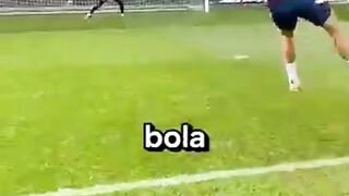 Siapa sangka tendangan mereka bisa sekuat itu?!