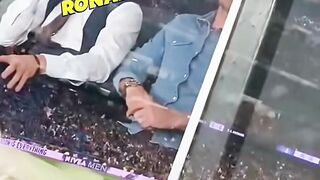 Ketika ronaldo menonton suatu pertandingan bola