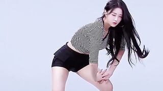 Beautiful Korean Girl Dancing | Cute & Energetic Dance Performance