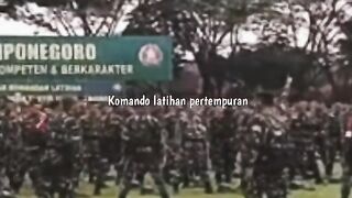 Angkatan bersenjata tni sedang menyanyikan yel yel