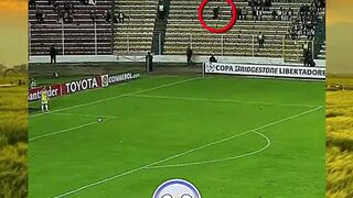 Stadion penuh… tapi ada satu yang gak kelihatan ???? Siapa dia? Kenapa selalu muncul saat laga panas?