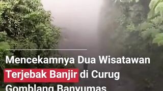 DUA WISATAWAN TERJEBAK BANJIR